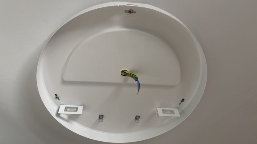 Reseña Lámpara Philips Hue Datura 2 Philips Hue Datura Ceiling Light mounting plate