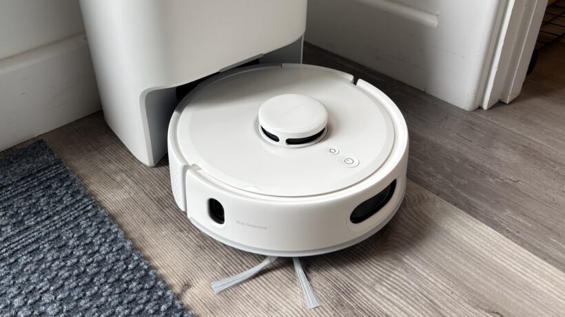 Mejores aspiradoras robot para hogar 3 The K11+ robot vacuum docking