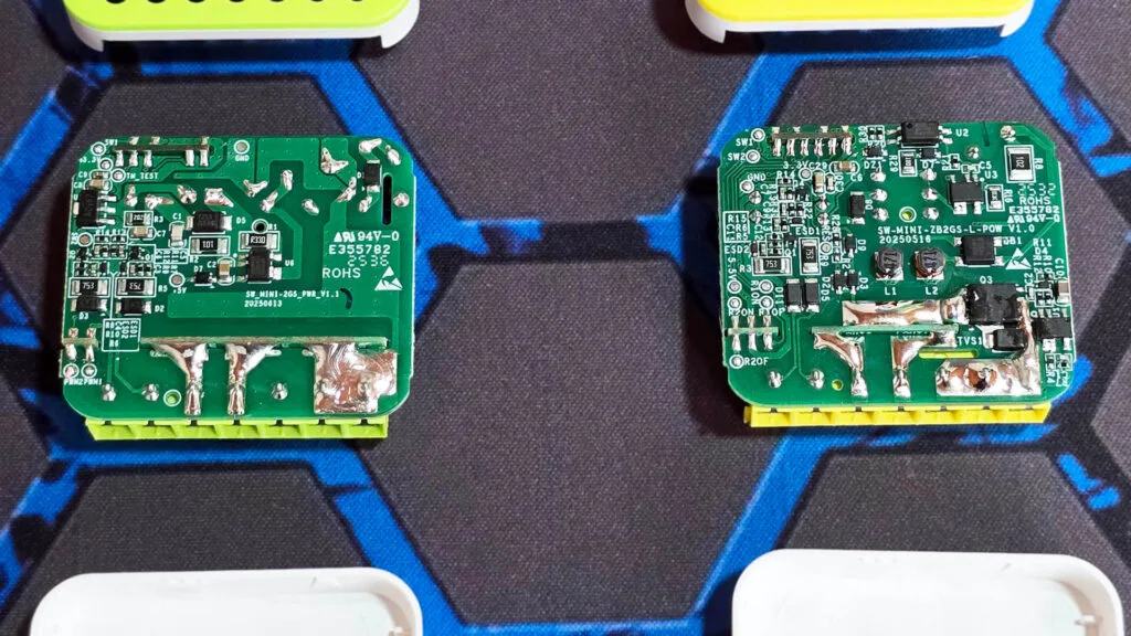 Revisión Sonoff MINI DUO-L 11 Sonoff MINI DUO y MINI DUO-L: Vista Inferior Abierta