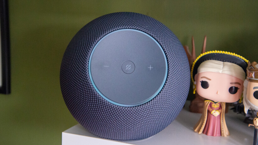Echo Studio (2025) Reseña 3 Panel de control frontal del Amazon Echo Studio (2025)