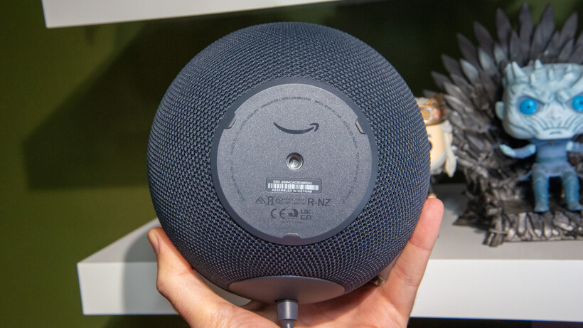 Echo Studio (2025) Reseña 7 Montaje enroscado del Amazon Echo Studio (2025)