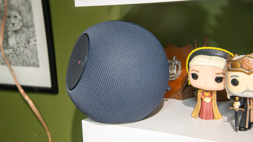 Echo Studio (2025) Reseña 11 Vista lateral del Amazon Echo Studio (2025)