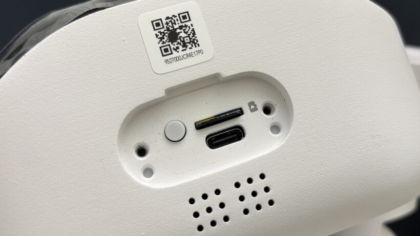 Revisión Reolink Elite Floodlight 7 Ranura para tarjeta microSD de la Reolink Elite Floodlight WiFi