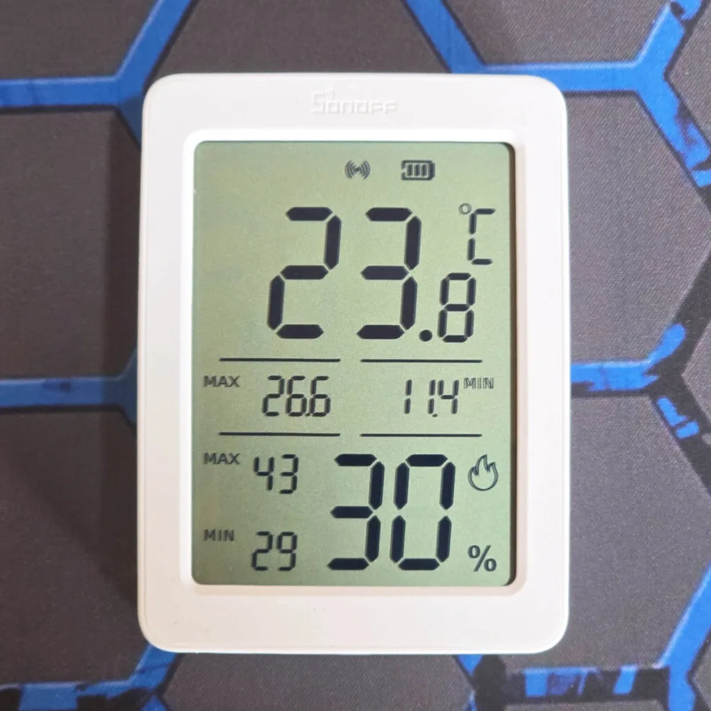 Prueba y Reseña Sensor Sonoff AirGuard TH 3 Vista Frontal del Sensor de Temperatura y Humedad Sonoff AirGuard TH
