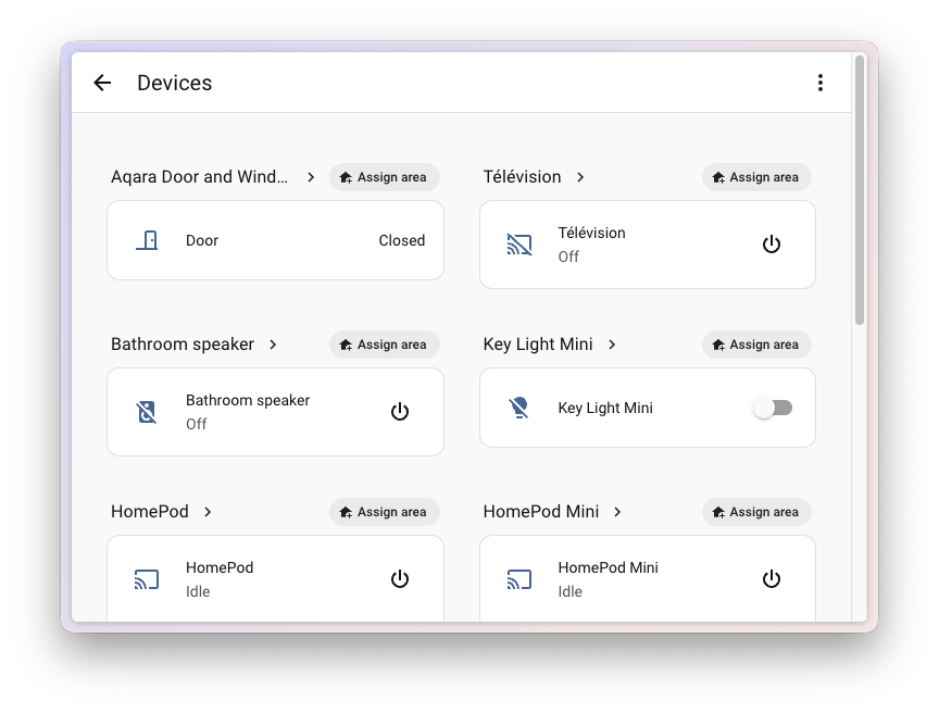 Captura de pantalla de la asignación de dispositivos a áreas desde la página de Dispositivos en Inicio