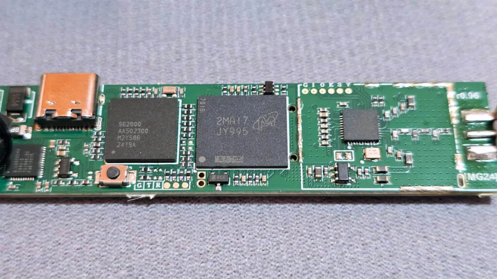 Reseña Hub Inteligente SMHUB 9 Placa de circuito impreso del SMLight SMHUB Nano MG24 1