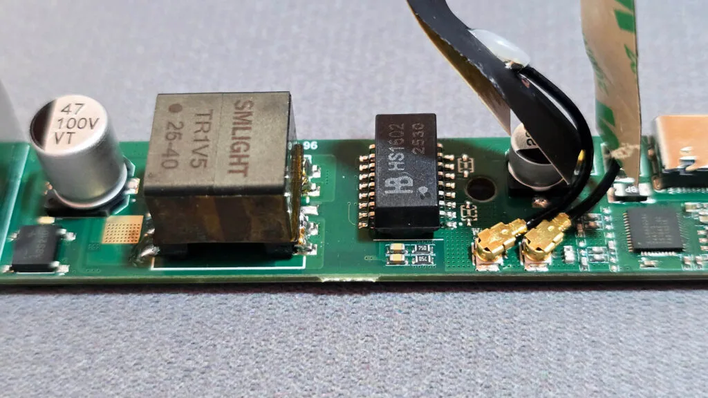 Reseña Hub Inteligente SMHUB 11 Placa de circuito impreso del SMLight SMHUB Nano MG24 2