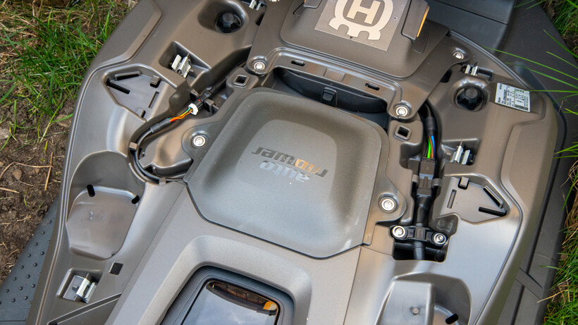 Review Husqvarna Automower 305E