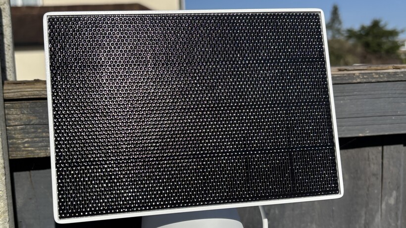 Reseña Kit TP-Link Tapo C660 25 Panel solar del Tapo C660 instalado en exterior