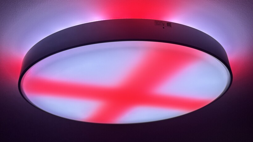 Bandera de Inglaterra con la Govee Ceiling Light Ultra