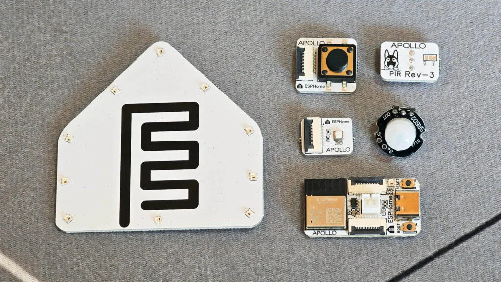 Aprendiendo ESPHome con Kit 3 Módulos del Apollo Automation ESPHome Starter Kit sobre una mesa