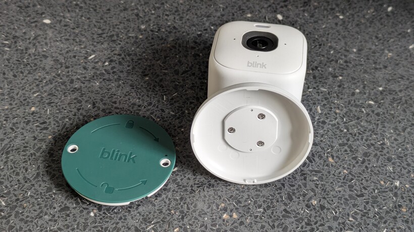 Reseña Blink Mini 2K+ 5 Fotografía del soporte con su placa base retirada